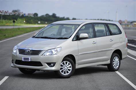 online Toyota Innova Car taxi booking Service ahmedabad, hirasar Airport Taxi Services 